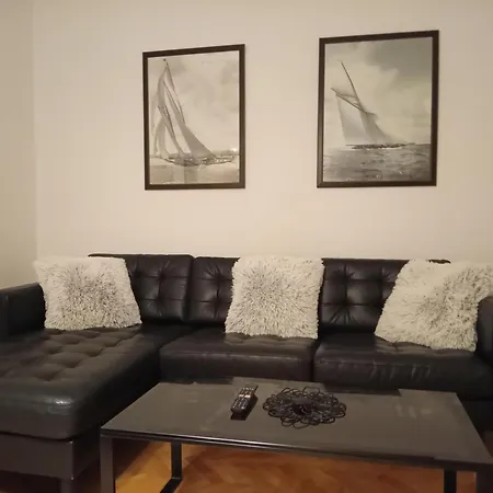 Vele With Parking And Sea View Apartmán Makarská