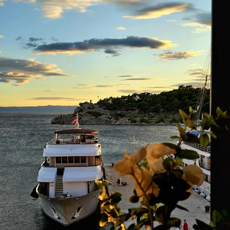 Apartmán Vele With Parking And Sea View *