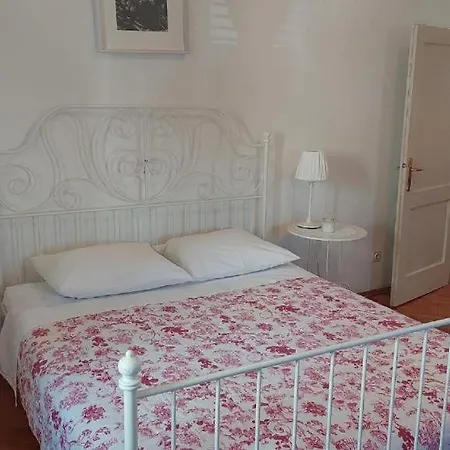 Vele With Parking And Sea View Apartmán Makarská