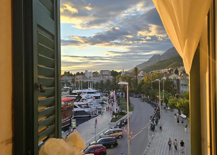 Vele With Parking And Sea View Apartment