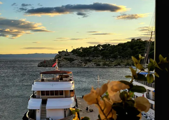 Apartment Vele With Parking And Sea View *