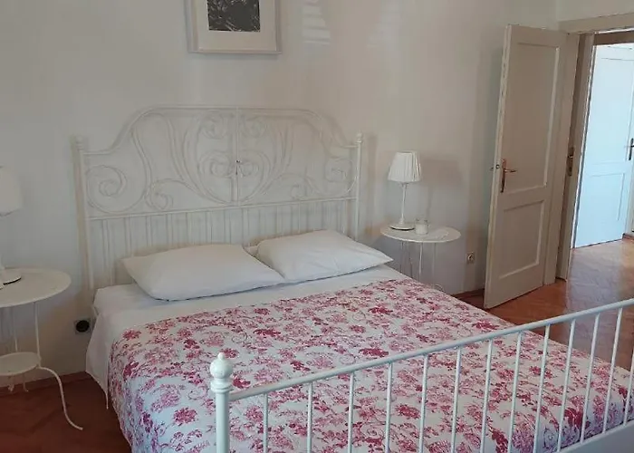 Vele With Parking And Sea View Apartment Makarska