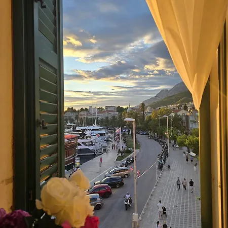 Vele With Parking And Sea View Apartman